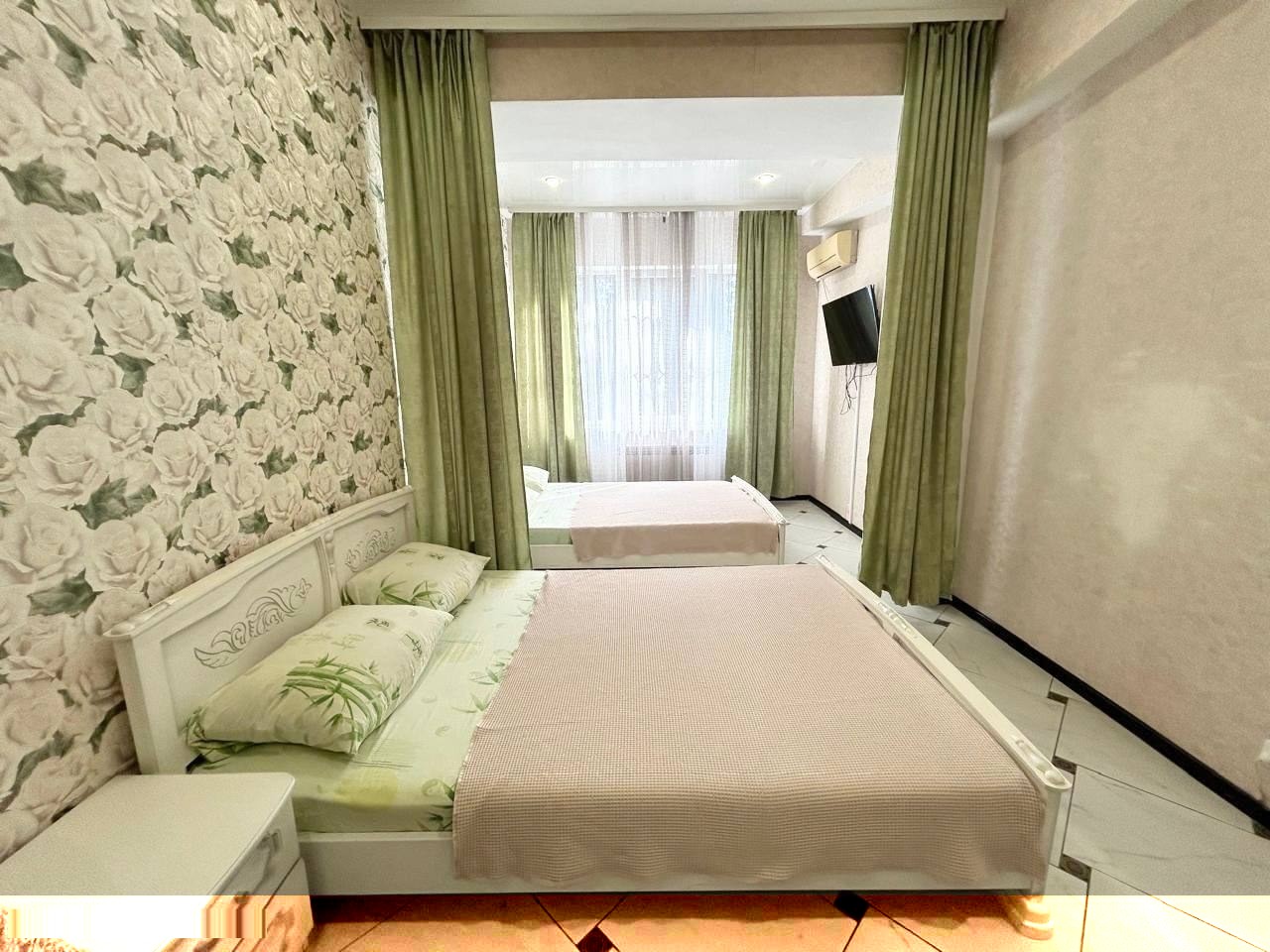 Студия с двумя двуспальными кроватями — фото 4